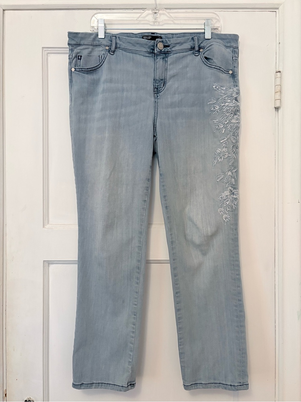 Simply Vera Vera Wang Floral Embroidered Capri Jeans Light Wash Size XL